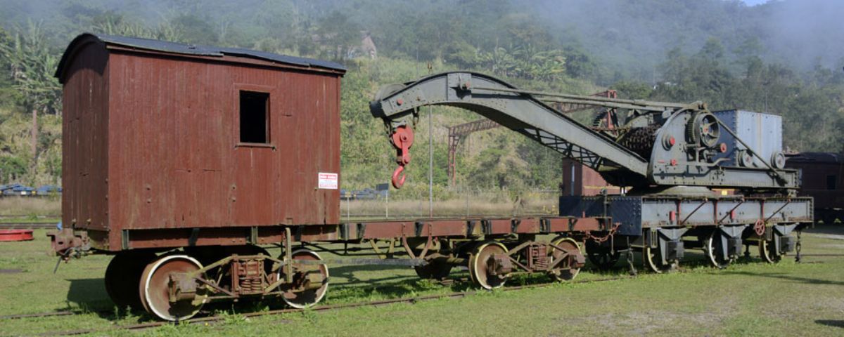 Trem antigo no trilho do Museu Funicular, em Paranapiacaba. 