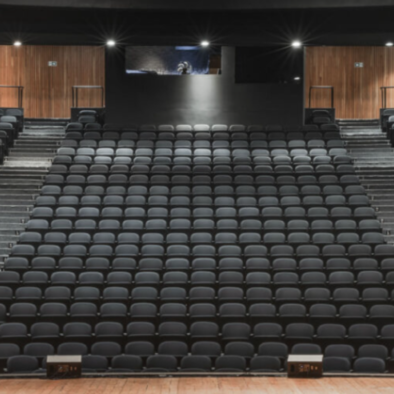 Teatros em São Paulo: um passeio pela cultura