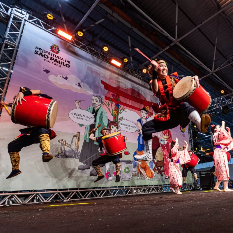 Apresentação de dança tradicional no palco do Festival do Japão, um dos principais eventos em SP na primeira quinzena de julho