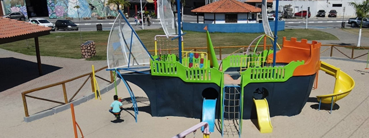 Área infantil do Parque Linear em Mairiporã, com areia e brinquedos, ideal para lazer com crianças