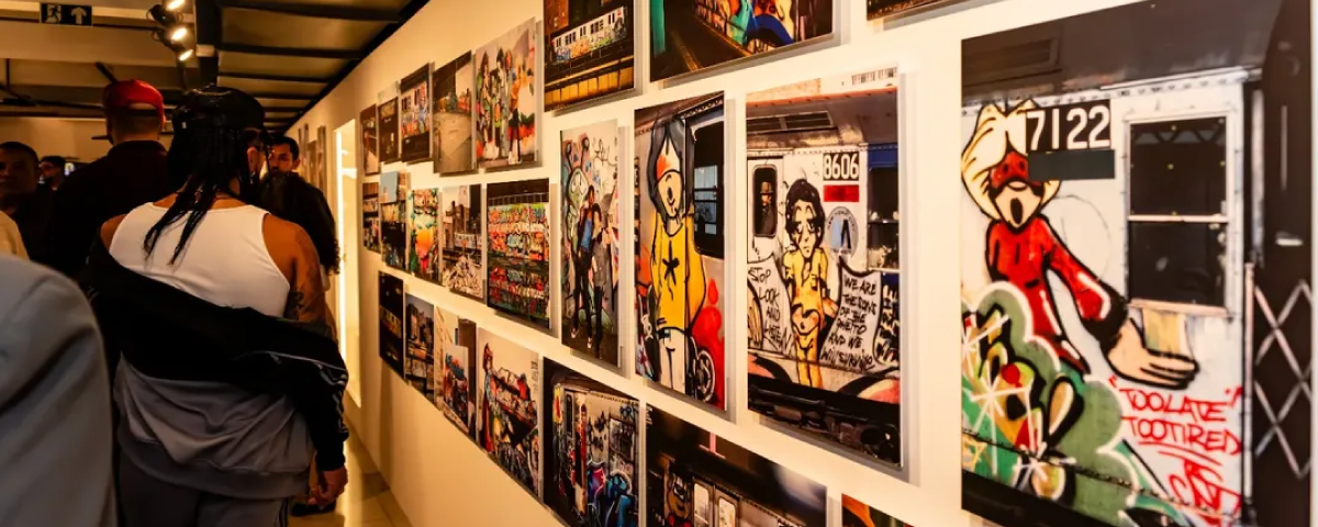 Exposição HIP-HOP 80’sp, que retrata a origem e a evolução do movimento hip hop em São Paulo