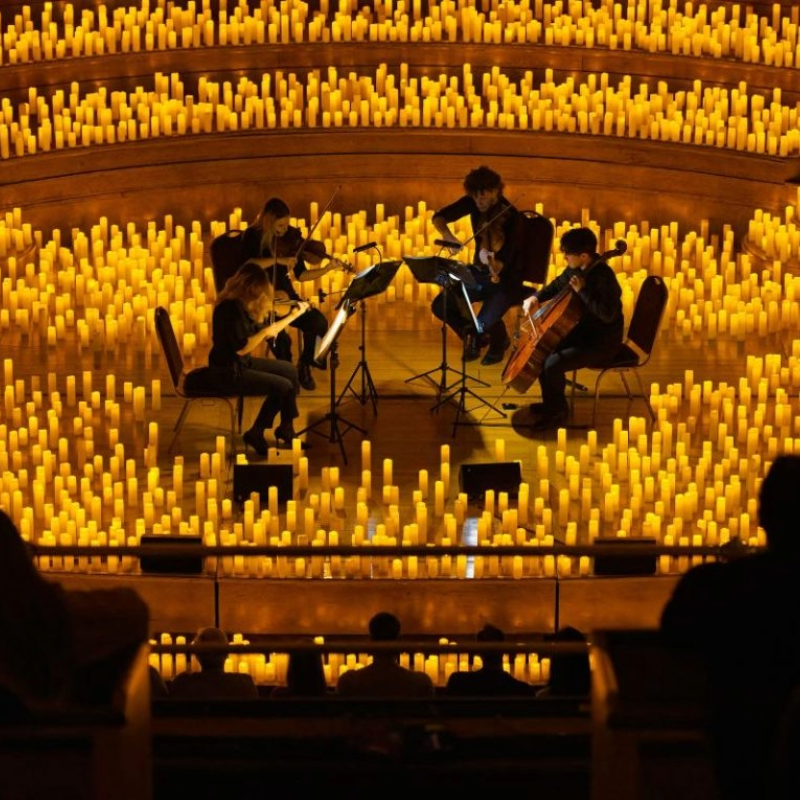 Espetáculo de música clássica à luz de velas com músicas da cantora pop Taylor Swift, um evento emocionante