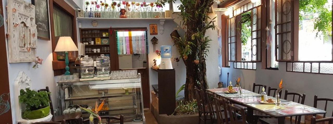 Parte interna do restaurante O Ambrosio, um ambiente aconchegante e sofisticado em São Paulo