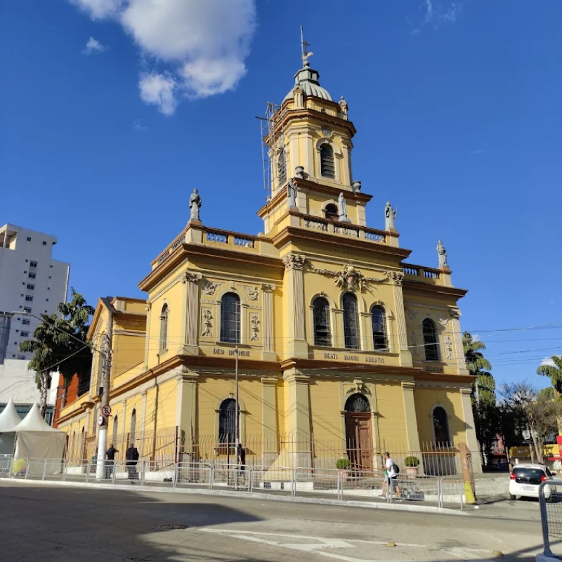 Catedral de Santo Amaro com sua imponente arquitetura histórica, símbolo cultural do bairro