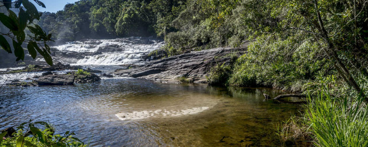 Quedas d'água no Parque Estadual da Serra do Mar, um dos refúgios naturais próximos a São Luiz do Paraitinga