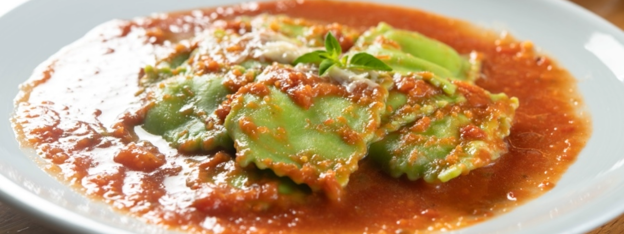 Prato de Capeletti recheado, servido com molho italiano tradicional como parte do menu do Restaurant Week