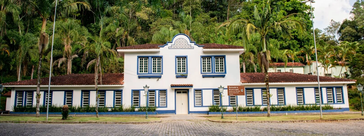 Casarão histórico em Monte Alegre do Sul, representando a arquitetura colonial e o clima acolhedor da cidade