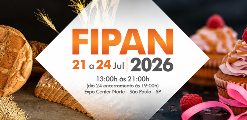 Banner da FIPAN 2026. À esquerda, pães artesanais, grãos e espigas de trigo representam o setor de panificação. À direita, cupcakes decorados com cobertura rosa, framboesas e calda remetem à confeitaria. Ao centro, sobre um fundo branco em formato de losango, aparecem o logotipo da FIPAN, as datas 21 a 24 de julho de 2026, o horário das 13h às 21h (com encerramento às 19h no dia 24) e o local Expo Center Norte, em São Paulo. A composição utiliza tons quentes e destaca os segmentos de panificação e confeitaria.