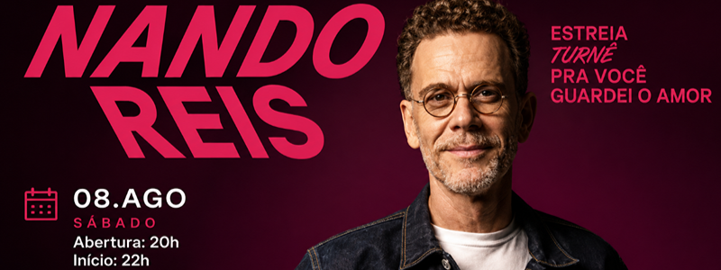 Cartaz promocional da turnê "Pra Você Guardei o Amor", de Nando Reis. O fundo apresenta um degradê em tons de vinho e bordô. À esquerda, o nome Nando Reis aparece em letras grandes na cor rosa. À direita, o cantor é retratado da cintura para cima, sorrindo discretamente. Ele usa óculos de armação fina, camiseta branca e jaqueta jeans escura. Ao lado do retrato, está o texto "Estreia – Turnê Pra Você Guardei o Amor". Na parte inferior, ícones destacam as informações do evento: 8 de agosto (sábado), abertura dos portões às 20h, início do show às 22h, no Espaço Unimed, em São Paulo. A composição utiliza predominância de tons escuros com elementos em rosa e branco, conferindo um visual moderno e elegante.